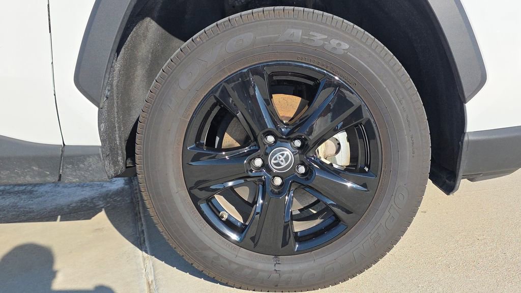 Used 2025 Toyota RAV4 XLE image 11