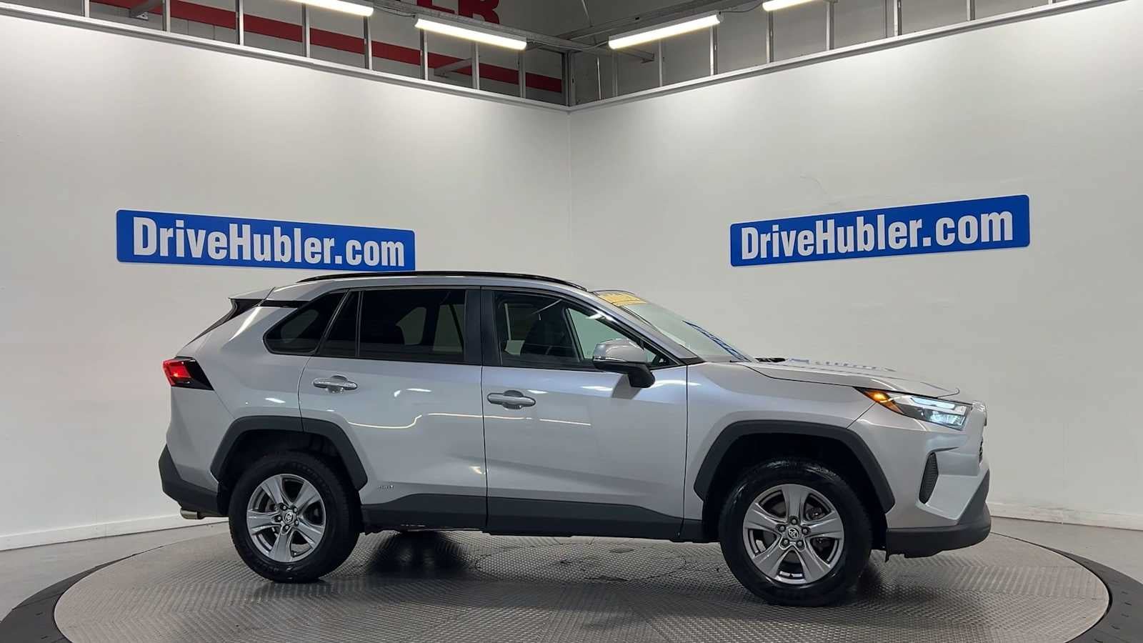 Used 2022 Toyota RAV4 XLE w/ Convenience Package AWD/4WD image 9