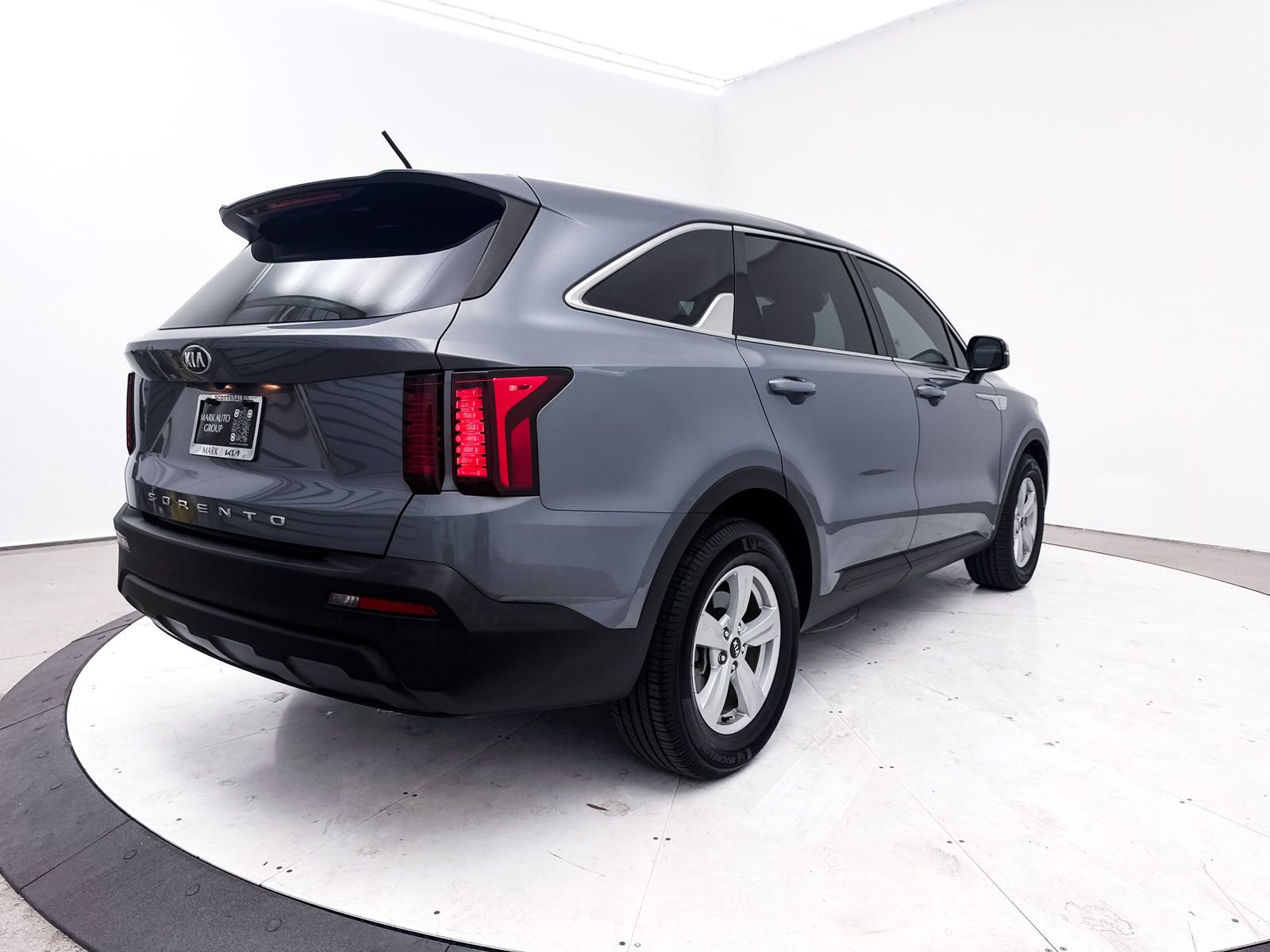 Used 2021 Kia Sorento LX image 16