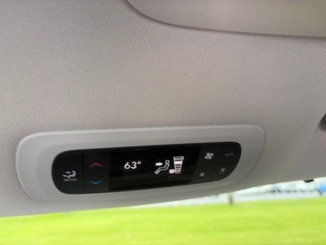 Used 2023 Chrysler Pacifica Touring-L FWD image 30