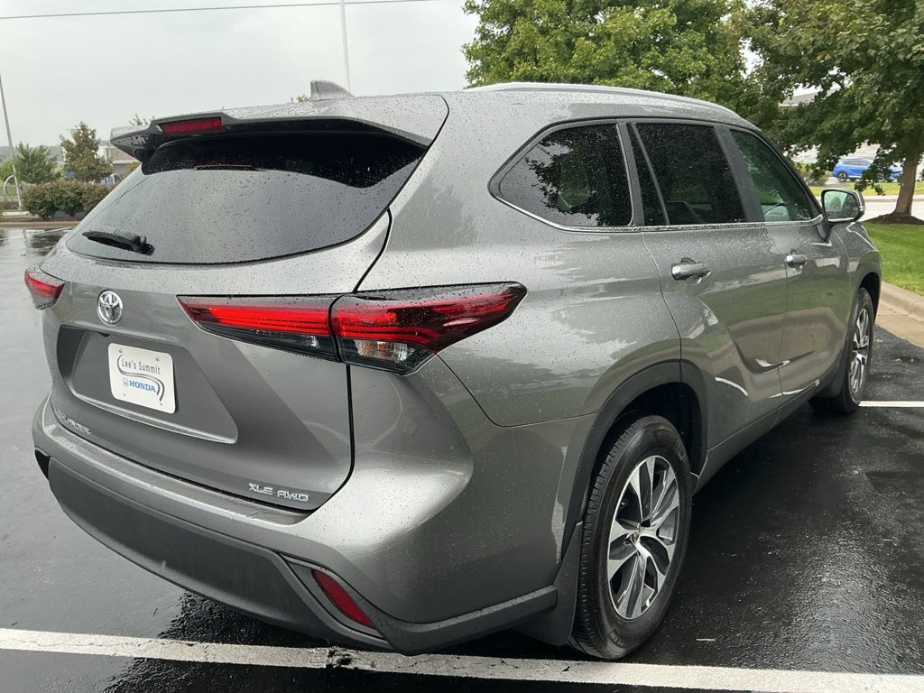Used 2026 Toyota Highlander XLE AWD/4WD image 14
