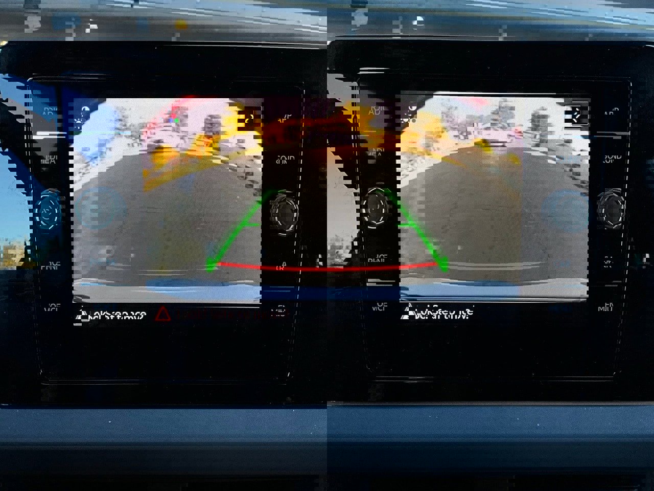 Used 2025 Volkswagen Jetta SE image 32