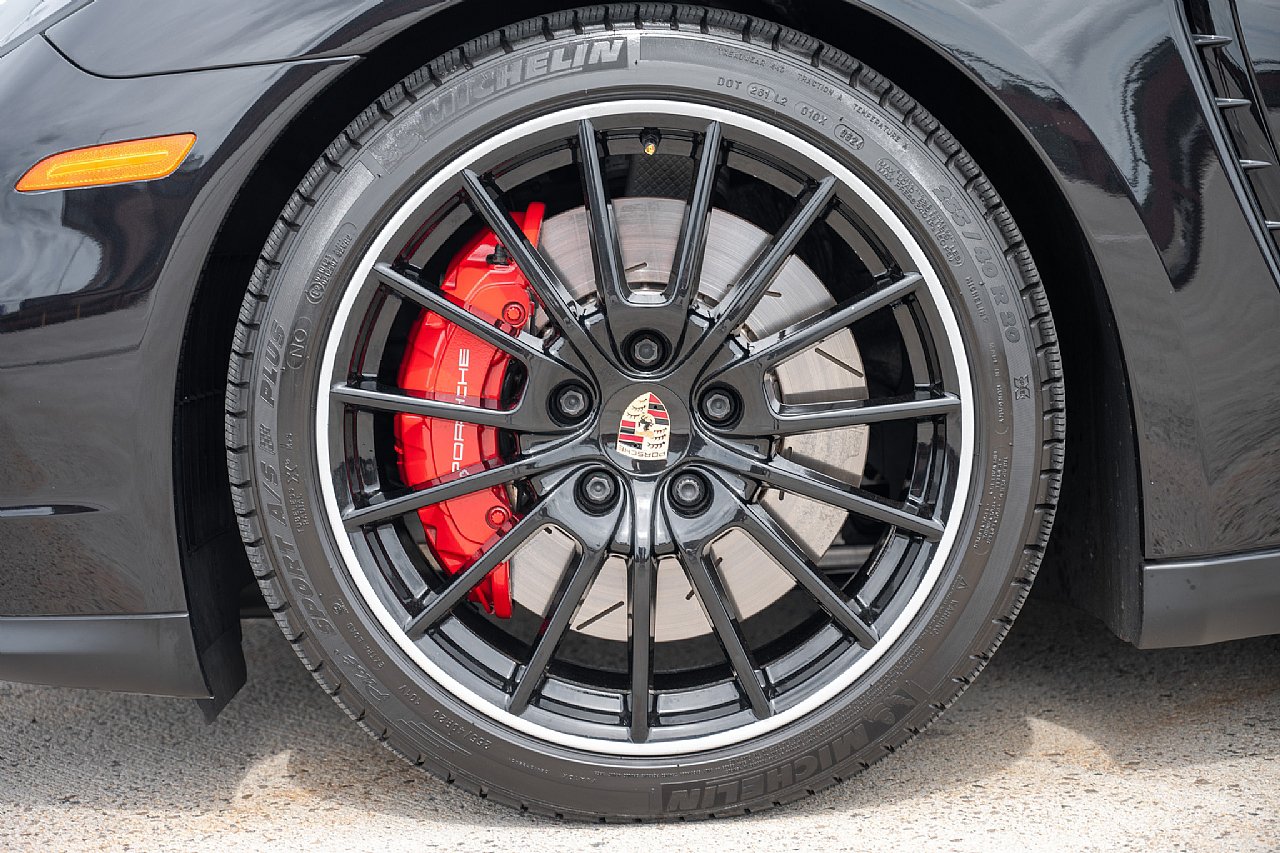 Used 2015 Porsche Panamera GTS AWD/4WD image 13