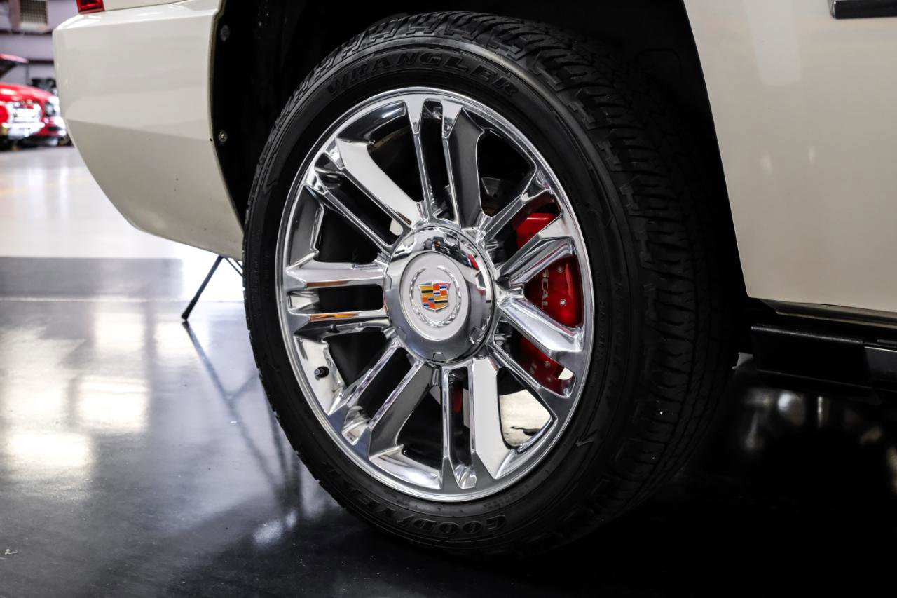 Used 2013 Cadillac Escalade Platinum RWD image 71