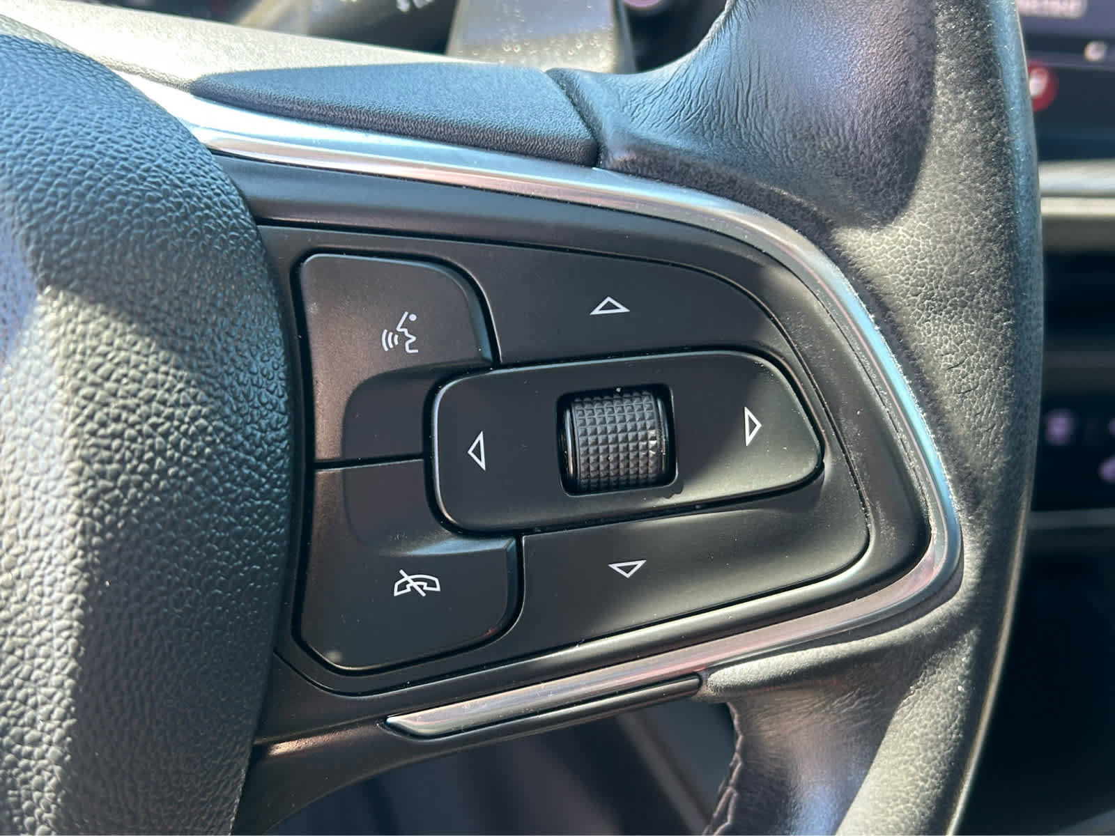 Used 2022 Buick Envision Essence w/ Technology Package I FWD image 26