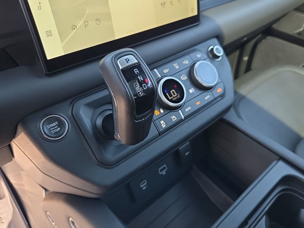 Used 2023 Land Rover Defender 90 V8 image 14