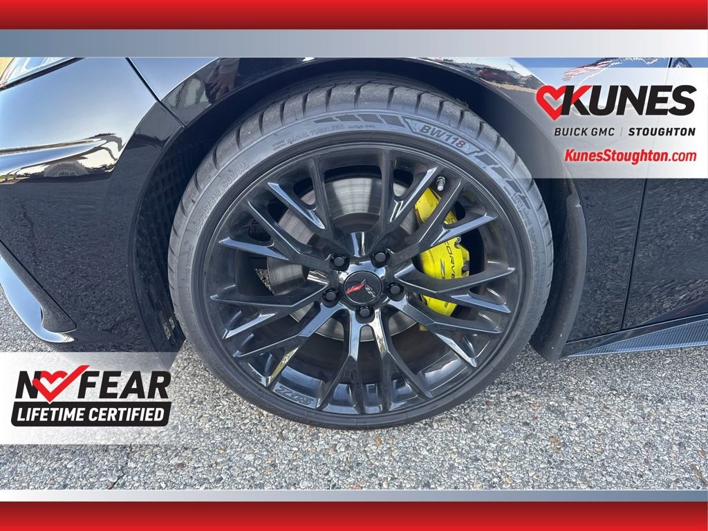 Used 2021 Chevrolet Corvette Stingray Convertible w/ Z51 Performance Package RWD image 15