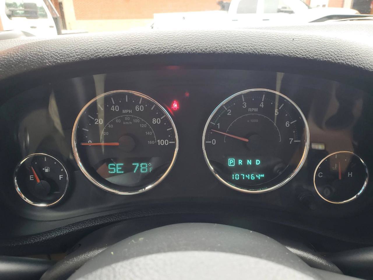 Used 2016 Jeep Wrangler Unlimited Sahara w/ Connectivity Group AWD/4WD image 10