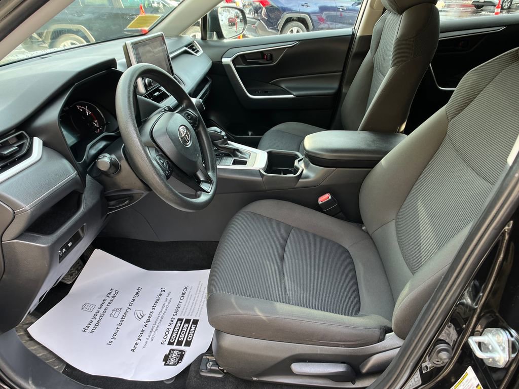 Used 2024 Toyota RAV4 LE image 9