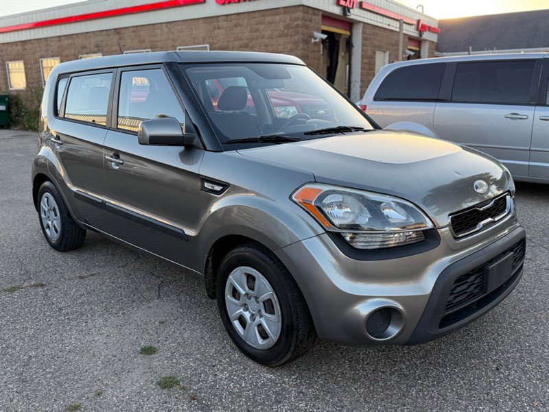 Used 2013 Kia Soul FWD image 3