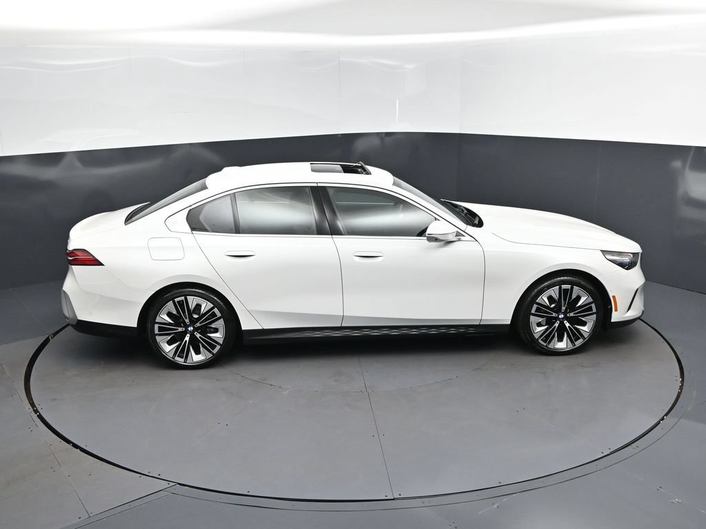 Certified 2026 BMW 530i RWD image 35