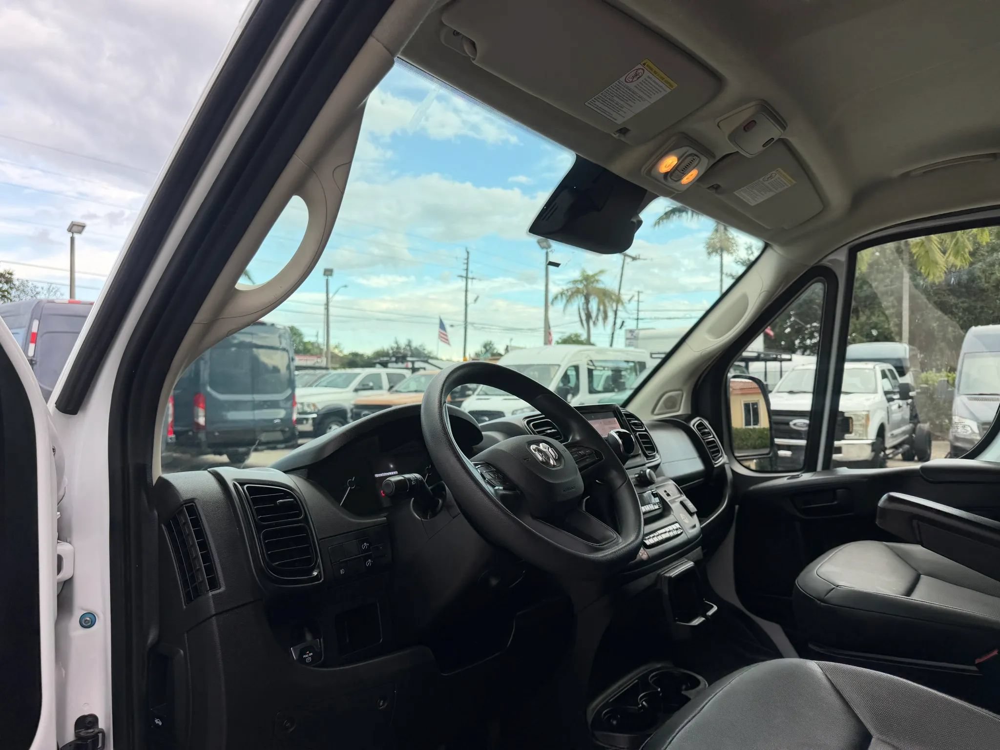 Used 2024 RAM ProMaster 2500 w/ Convenience Group FWD image 7