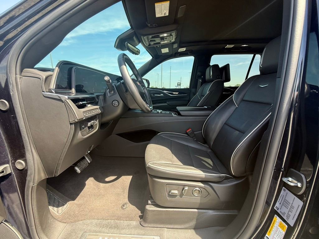 Used 2024 Cadillac Escalade Sport w/ LPO, ONYX Package AWD/4WD image 29