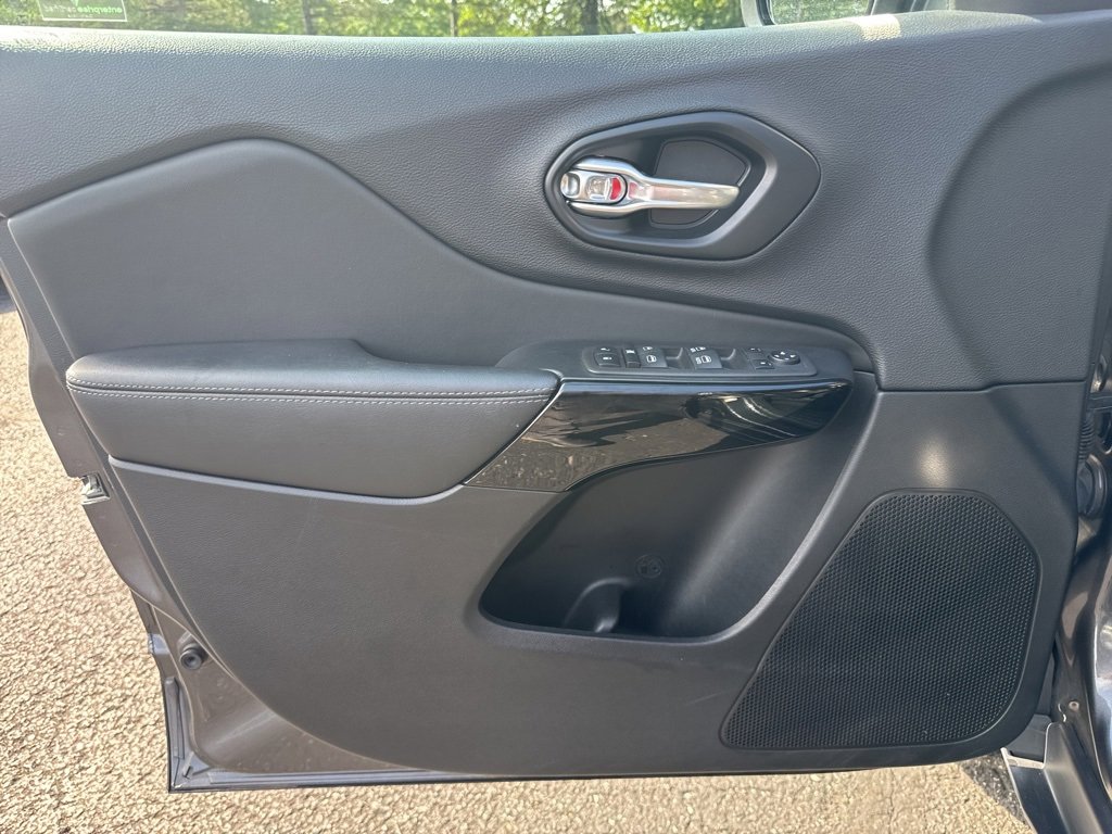 Used 2023 Jeep Cherokee Altitude Lux image 23