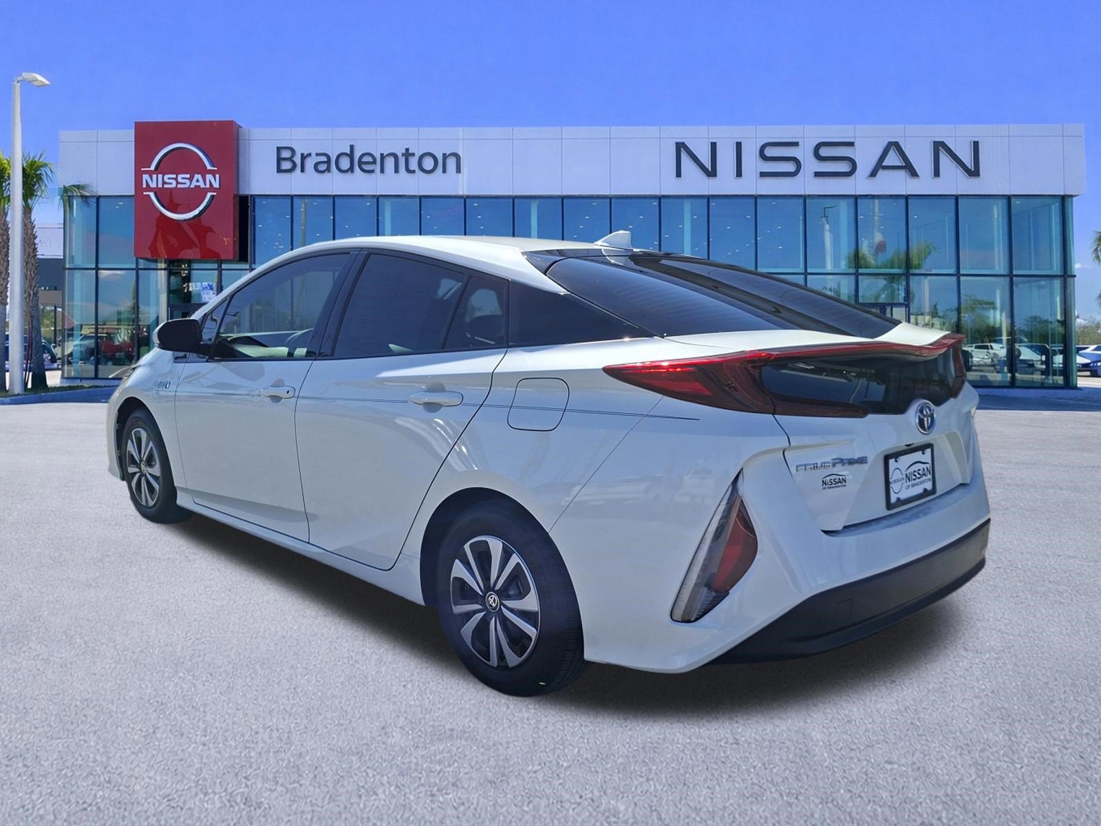 Used 2017 Toyota Prius Prime Plus image 7