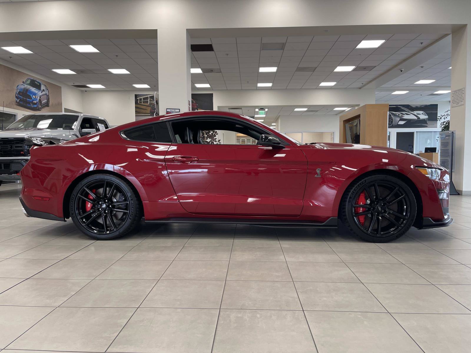 Used 2020 Ford Mustang Shelby GT500 w/ Technology Package RWD image 2