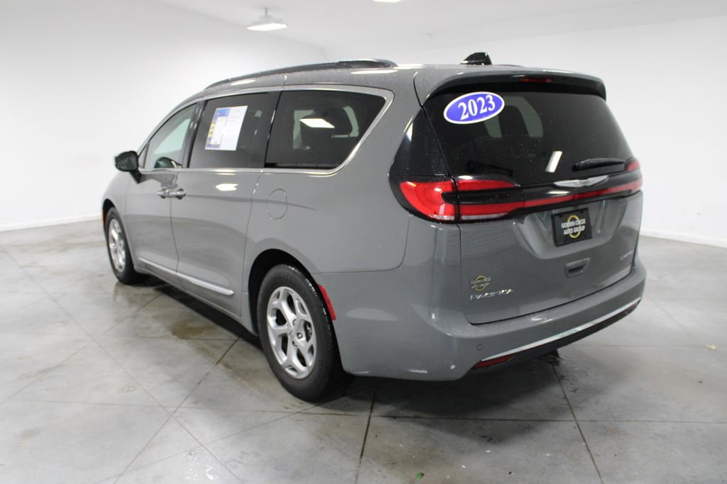 Used 2023 Chrysler Pacifica Limited FWD image 7