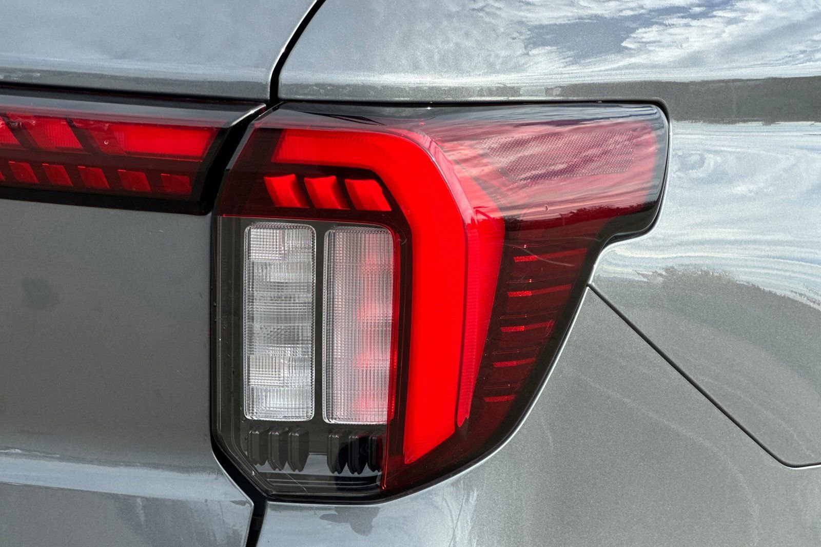 Used 2025 Ford Explorer ST-Line w/ ST-Line Street Pack image 53