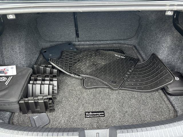 Used 2023 Volkswagen Jetta SE w/ Panoramic Sunroof Package FWD image 18