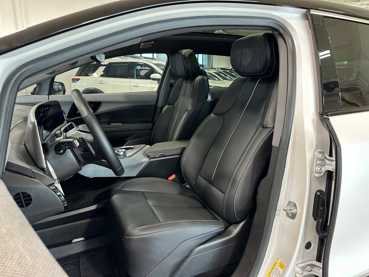 Used 2025 Cadillac Optiq Luxury 2 w/ LPO, Floor Liner Package AWD/4WD image 13