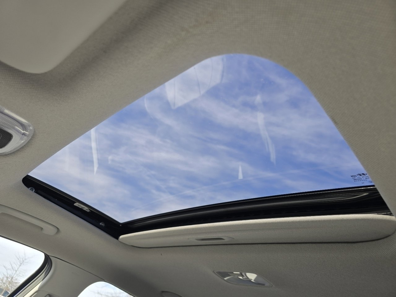 Used 2024 Hyundai Elantra Limited image 3