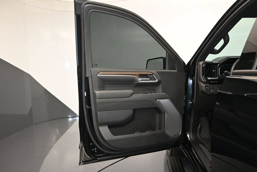 Used 2026 Chevrolet Silverado 1500 High Country w/ Midnight Edition AWD/4WD image 10