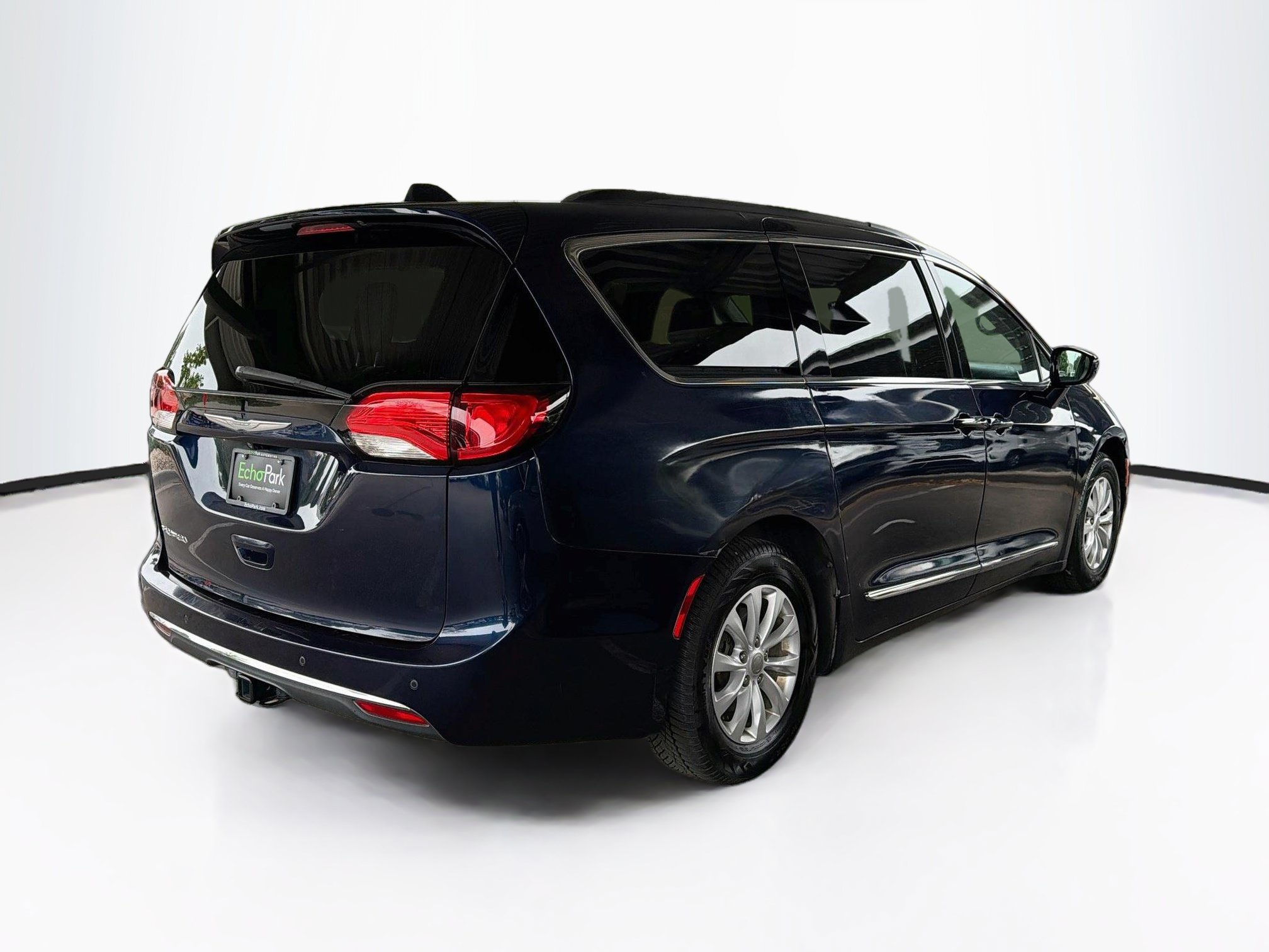 Used 2017 Chrysler Pacifica Touring-L FWD image 9