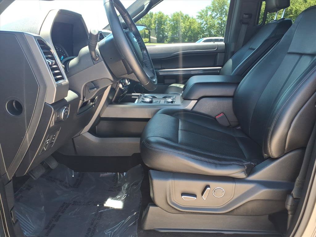 Used 2018 Ford Expedition XLT w/ Equipment Group 201A AWD/4WD image 22