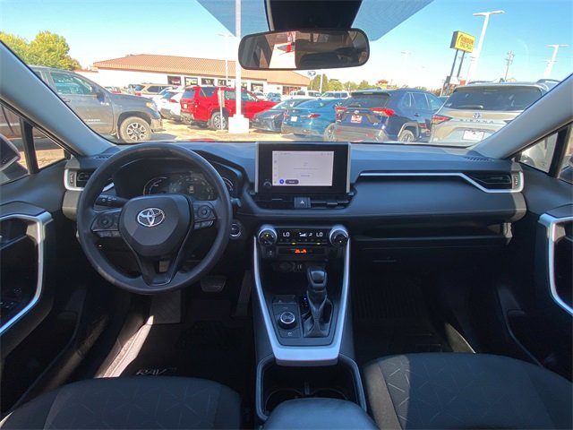Used 2025 Toyota RAV4 XLE image 17