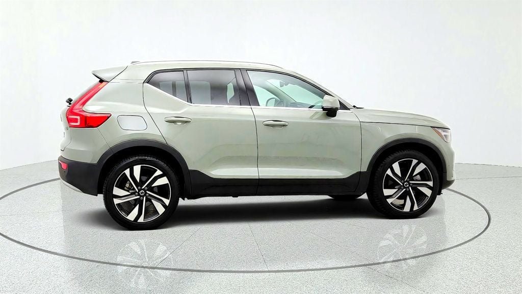 Used 2024 Volvo XC40 B5 Plus w/ Protection Package Premier AWD/4WD image 4