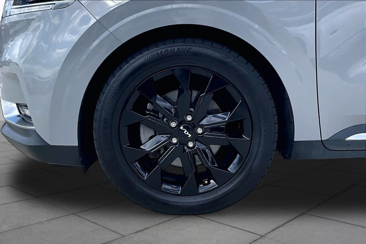 Certified 2024 Kia Carnival SX FWD image 10