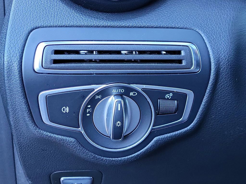 Used 2018 Mercedes-Benz GLC 300 4MATIC image 21