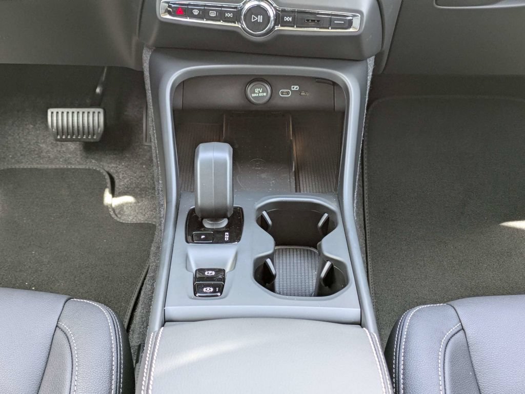New 2026 Volvo XC40 B4 Core FWD image 21