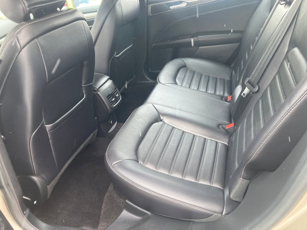 Used 2017 Ford Fusion SE w/ Fusion SE Technology Package image 29