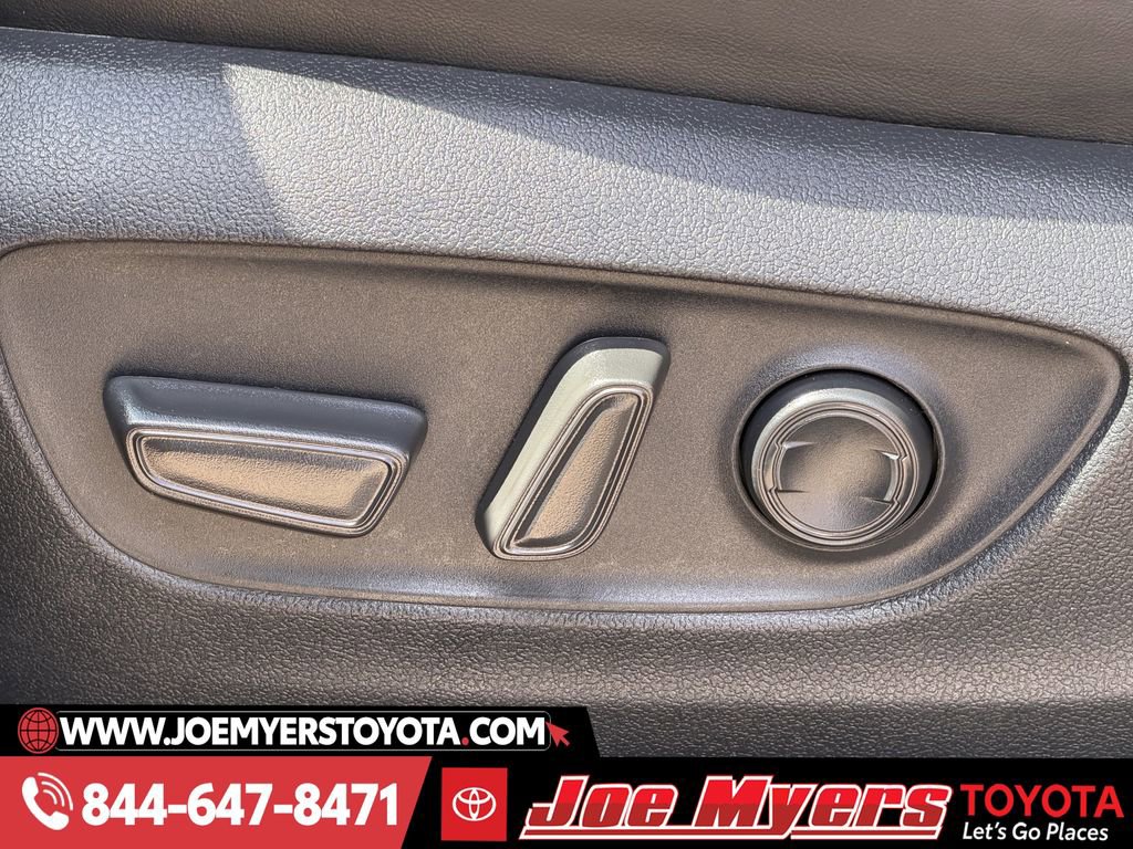 Used 2024 Toyota RAV4 XLE Premium image 28