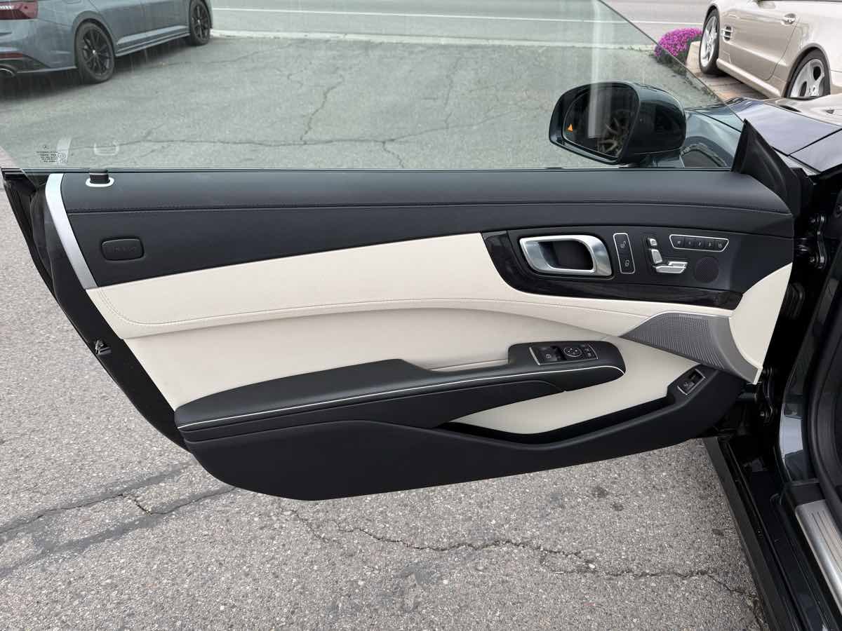 Used 2013 Mercedes-Benz SL 550 image 13