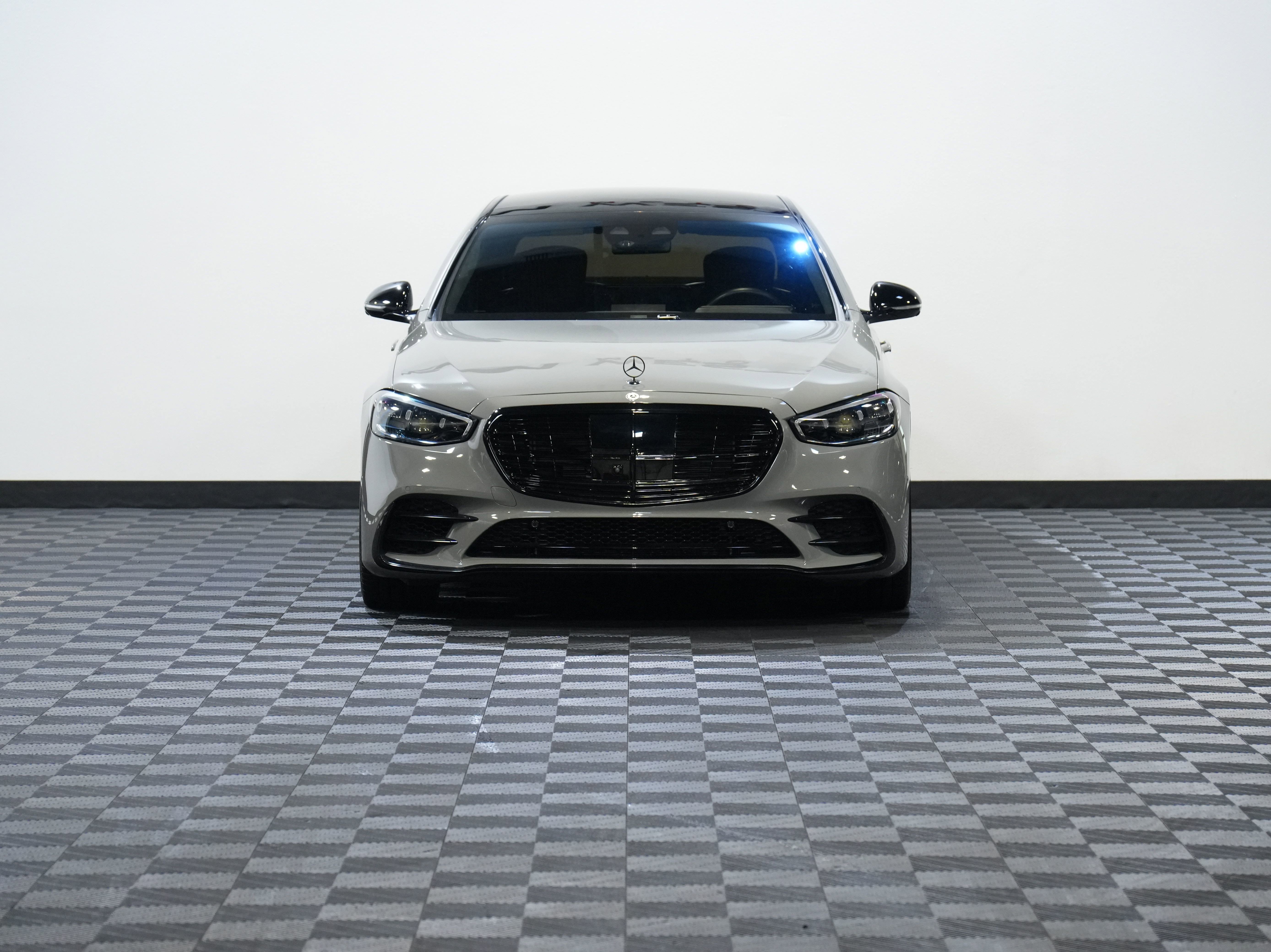 Used 2022 Mercedes-Benz S 580 4MATIC Sedan w/ AMG Line Package image 4