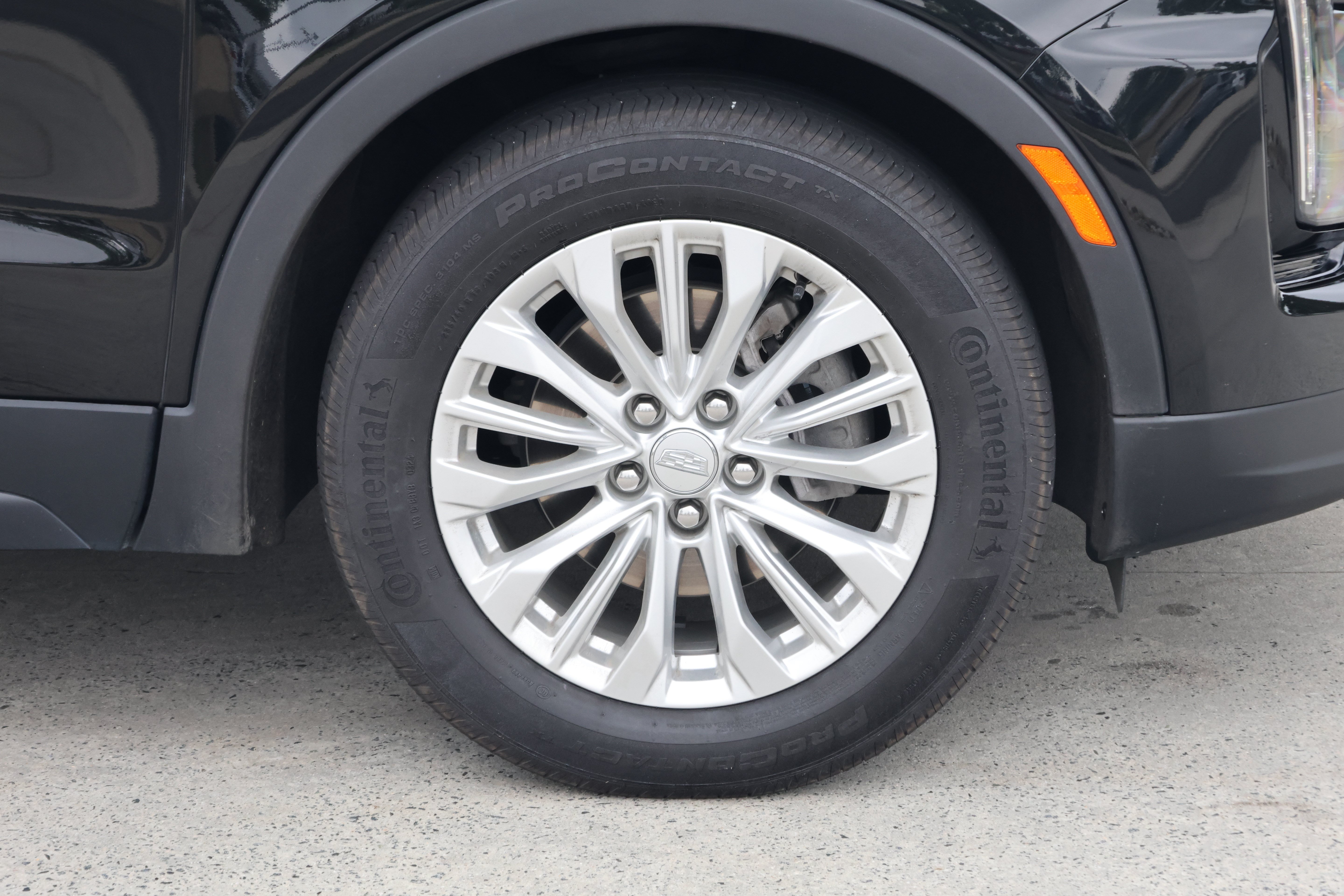 Used 2024 Cadillac XT4 Luxury w/ Cold Weather Package AWD/4WD image 11