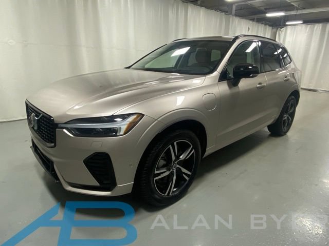 Used 2025 Volvo XC60 T8 Ultra w/ Climate Package