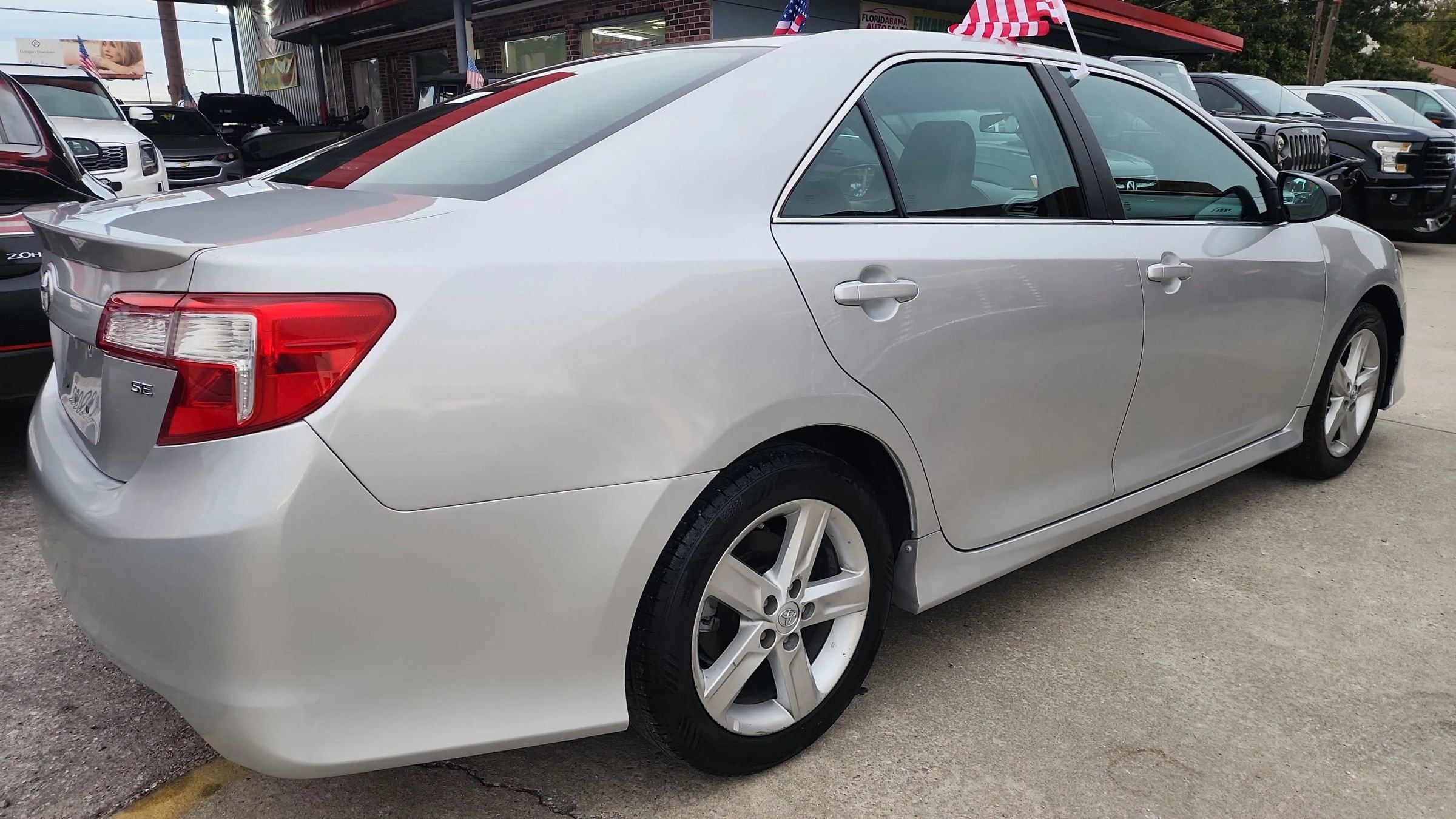 Used 2014 Toyota Camry SE image 7