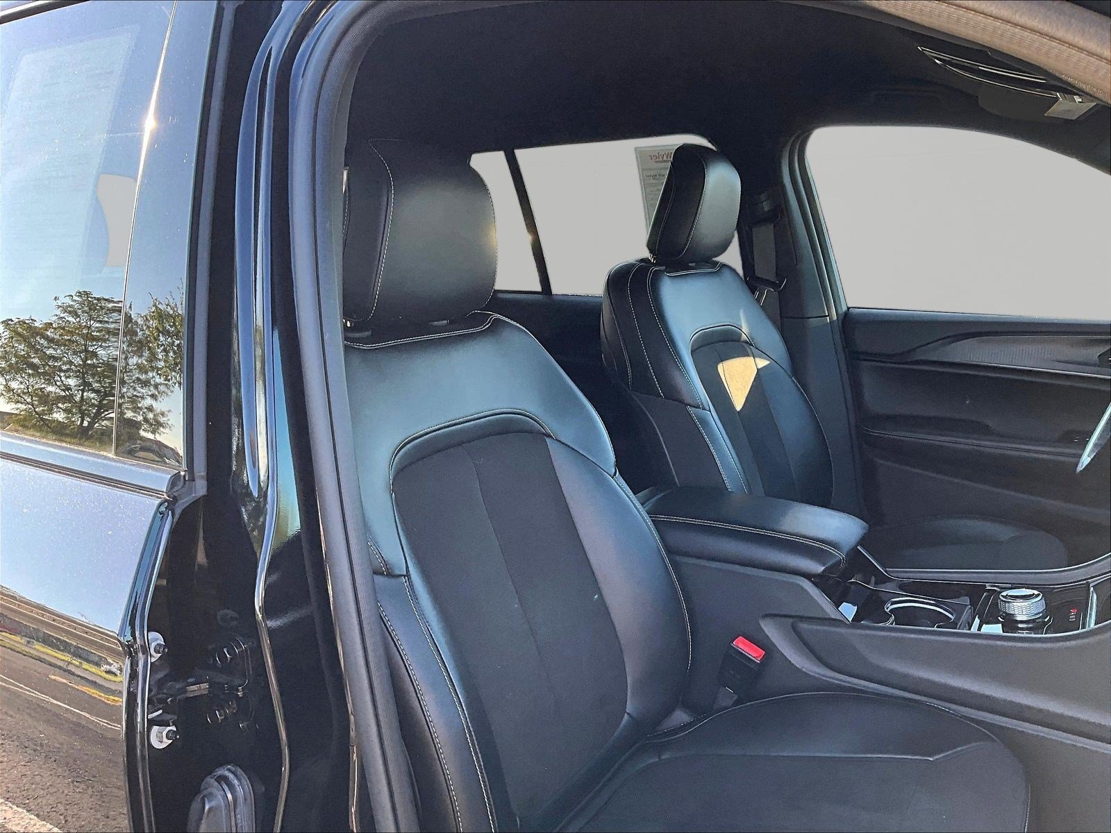 Used 2023 Jeep Grand Cherokee Altitude AWD/4WD image 29