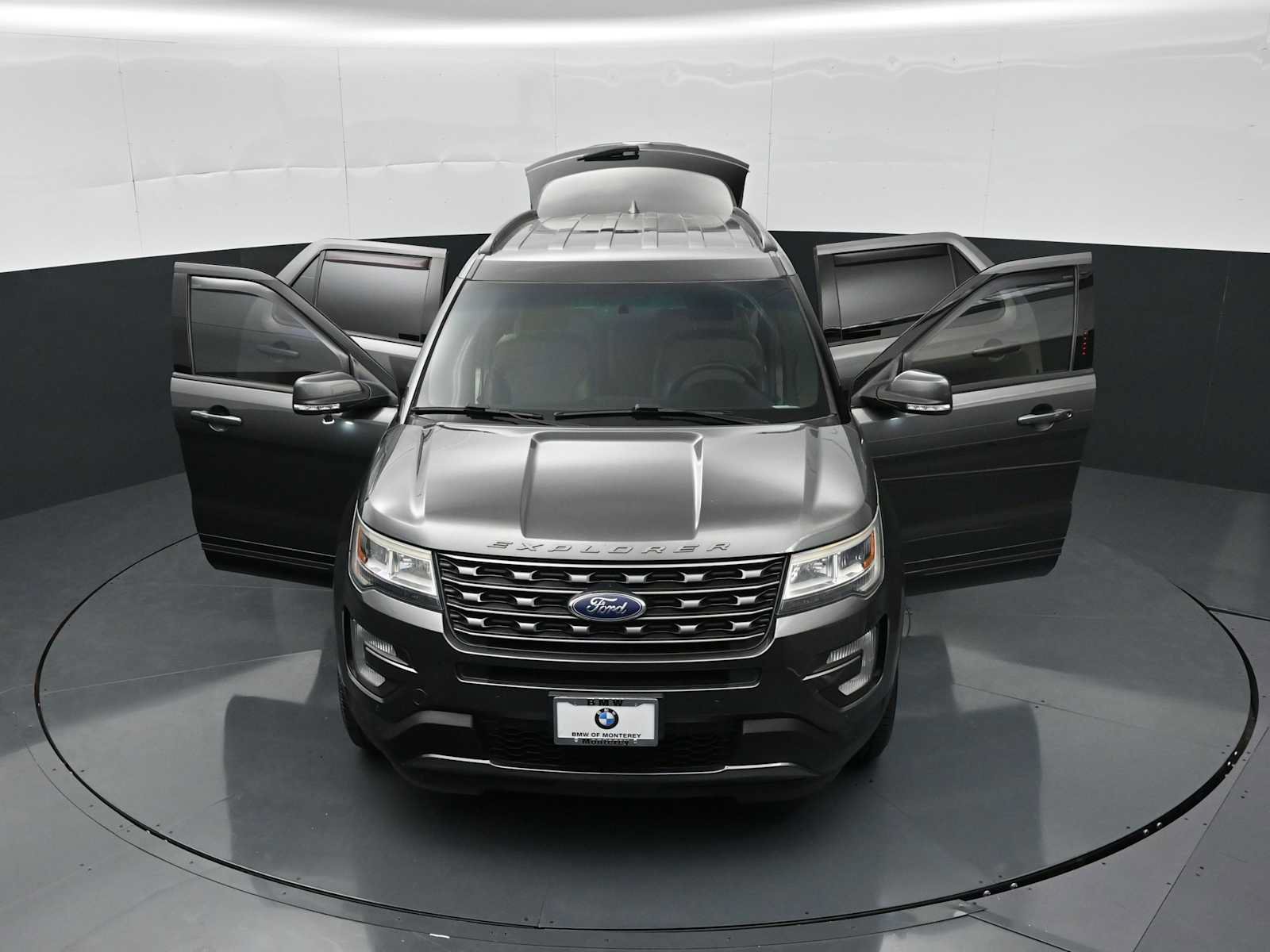 Used 2017 Ford Explorer XLT w/ Equipment Group 202A AWD/4WD image 32