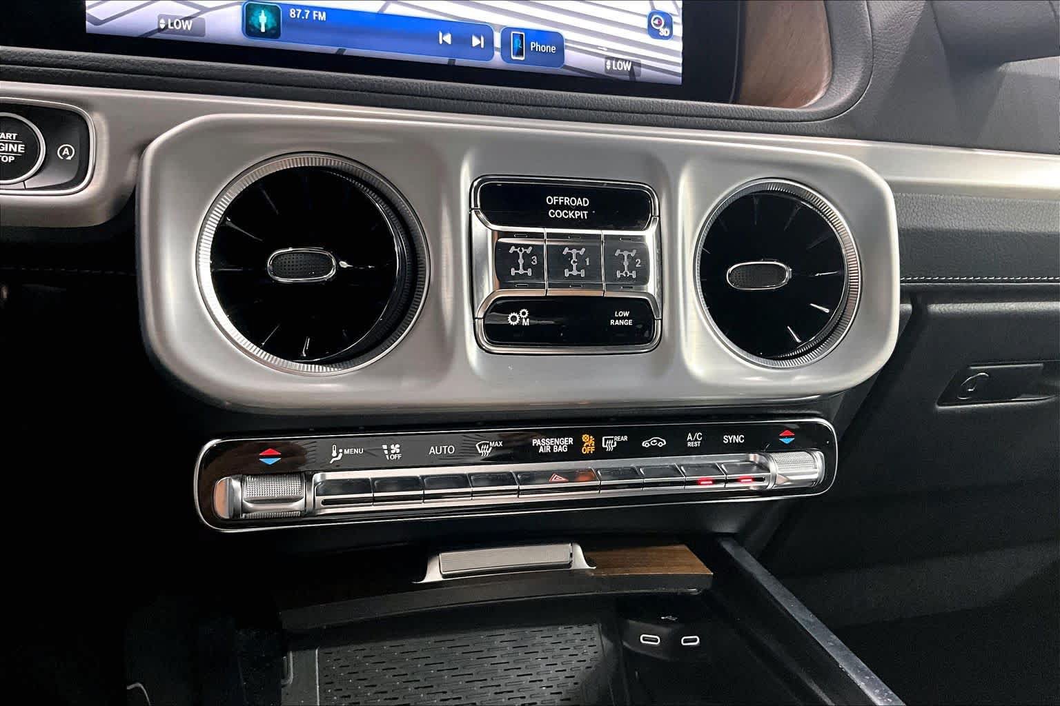 Used 2025 Mercedes-Benz G 550 image 32