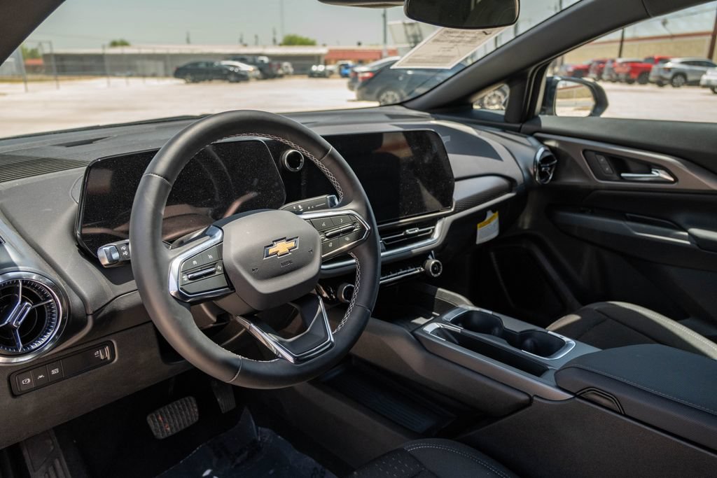 Used 2025 Chevrolet Equinox EV LT w/ Comfort Package FWD image 14