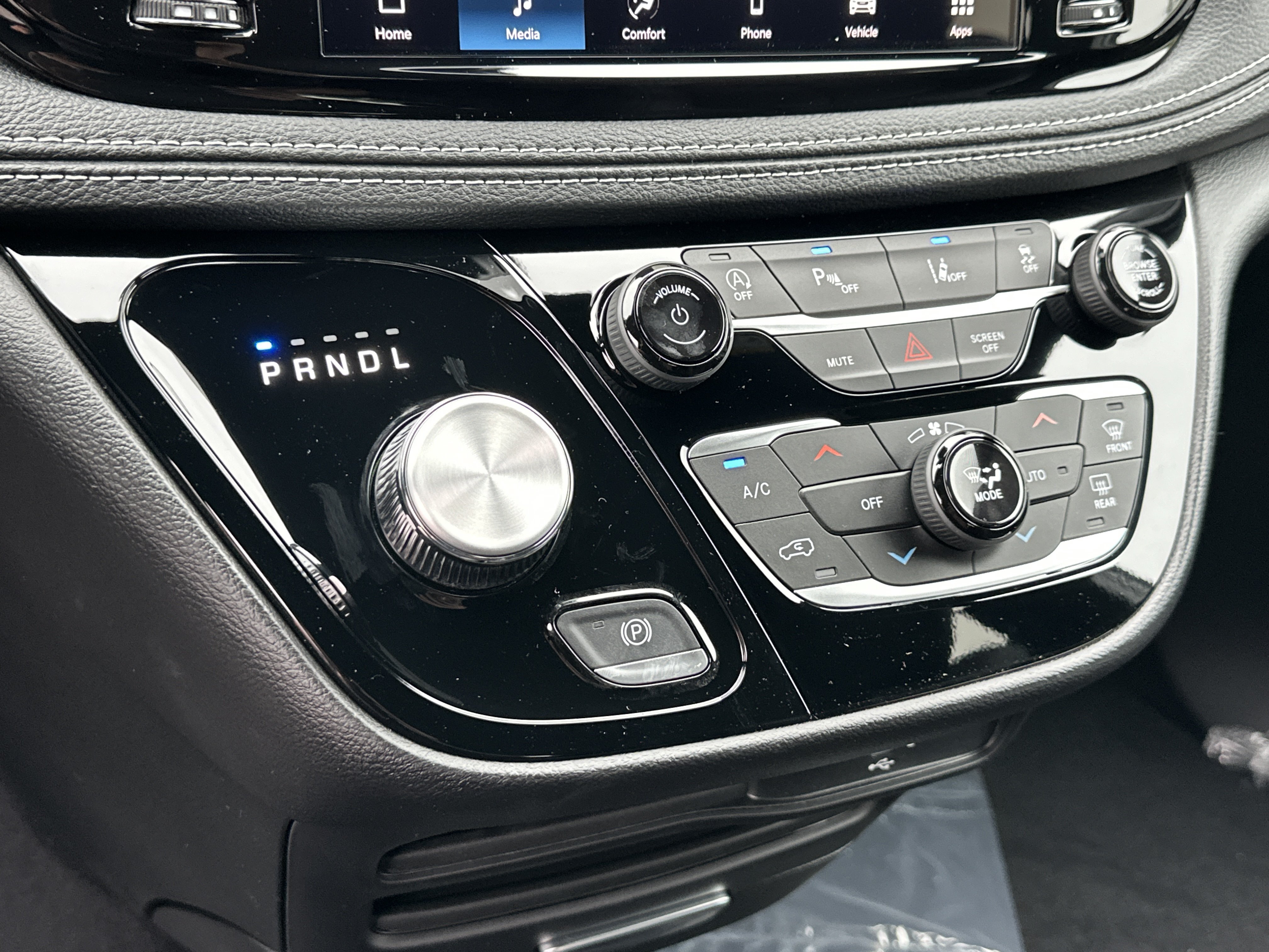 New 2027 Chrysler Pacifica Select FWD image 5
