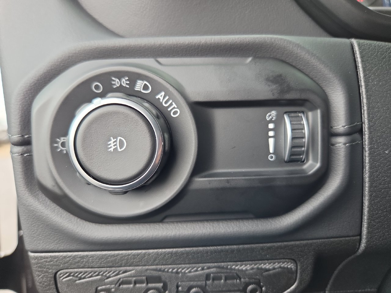 New 2026 Jeep Wrangler Unlimited Sahara AWD/4WD image 32