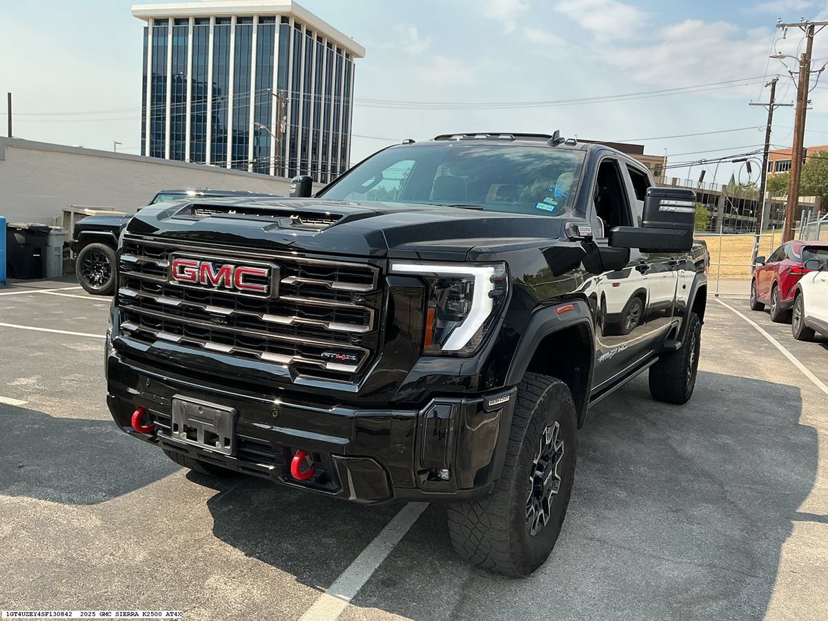 Used 2025 GMC Sierra 2500 AT4X AWD/4WD image 4