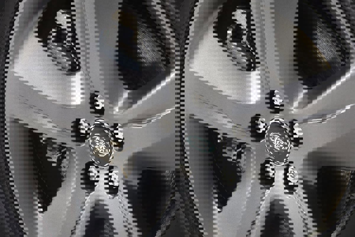 Used 2025 Land Rover Range Rover Velar Dynamic SE image 16