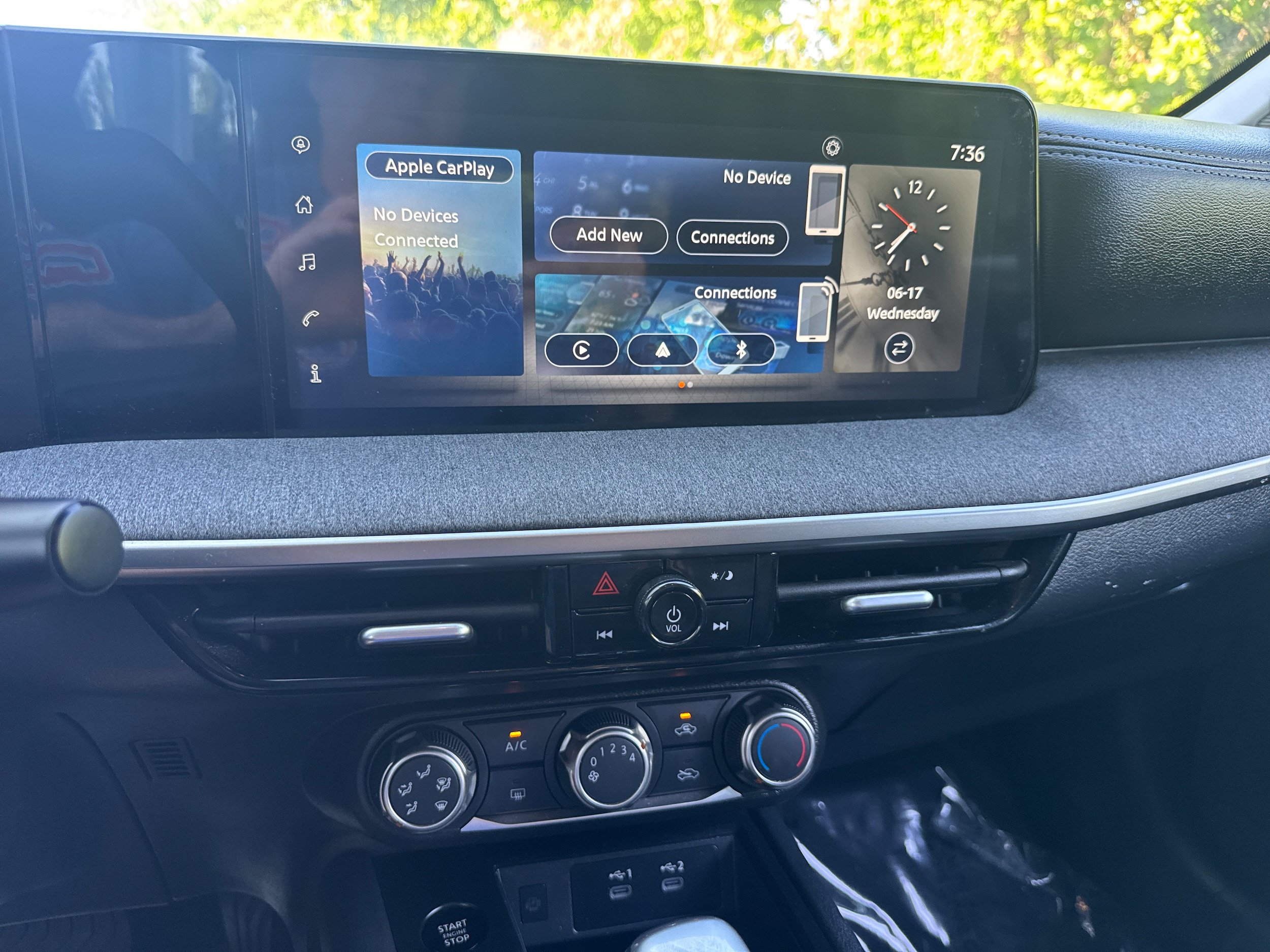 Used 2025 Nissan Kicks SV FWD image 14