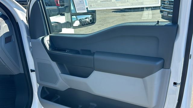 New 2025 Ford F250 XL w/ XL Chrome Package image 19